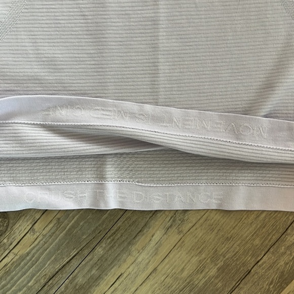 Excellent used condition swiftly tech Razorback tank from lululemon. - Picture 3 of 4